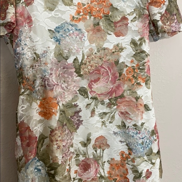 Floral lace dress - Picture 2 of 3